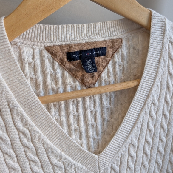 Tommy Hilfiger Cable Knit V-Neck Sweater - Picture 7 of 7
